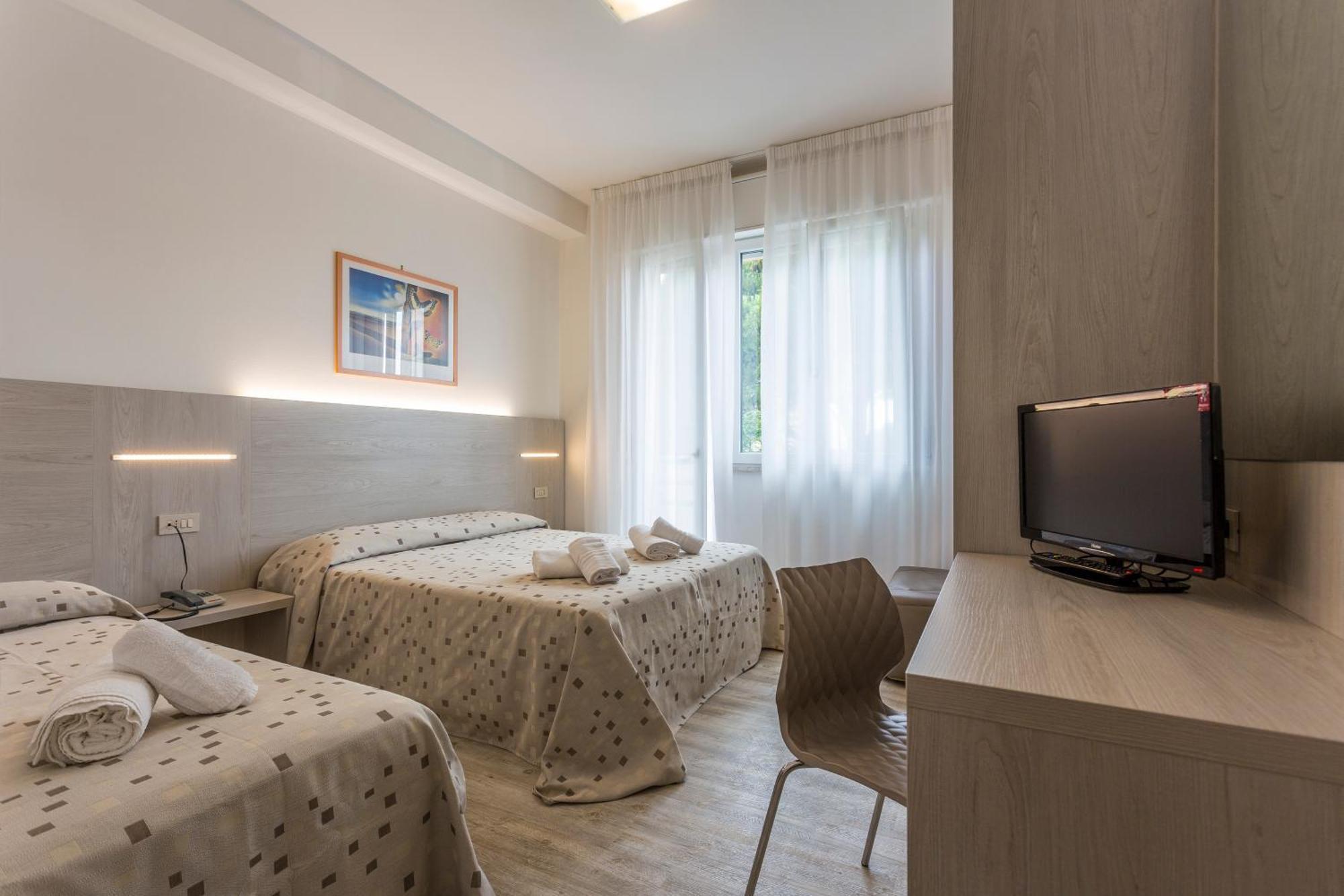Hotel Dafne Punta Marina Exteriör bild