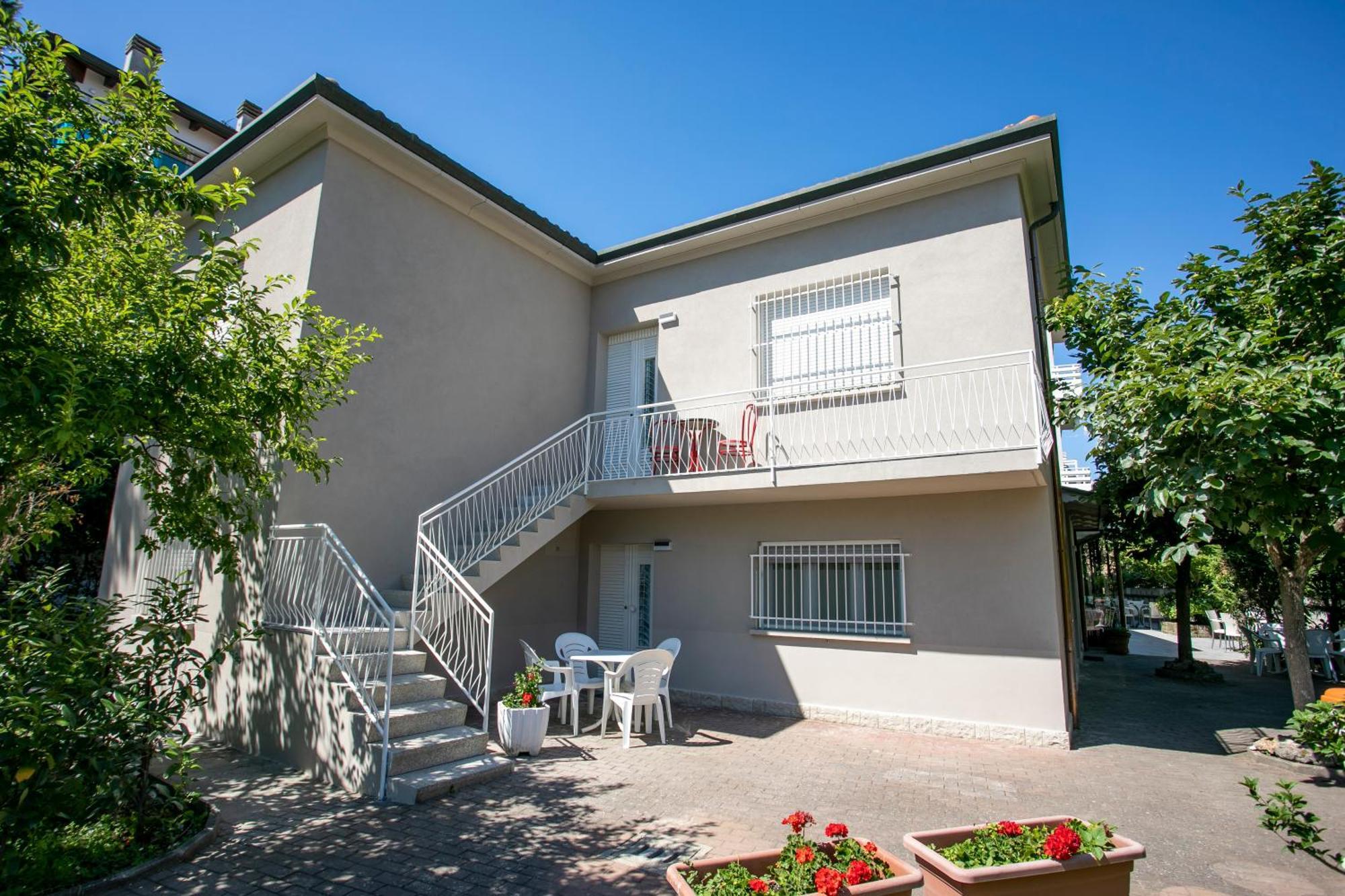 Hotel Dafne Punta Marina Exteriör bild