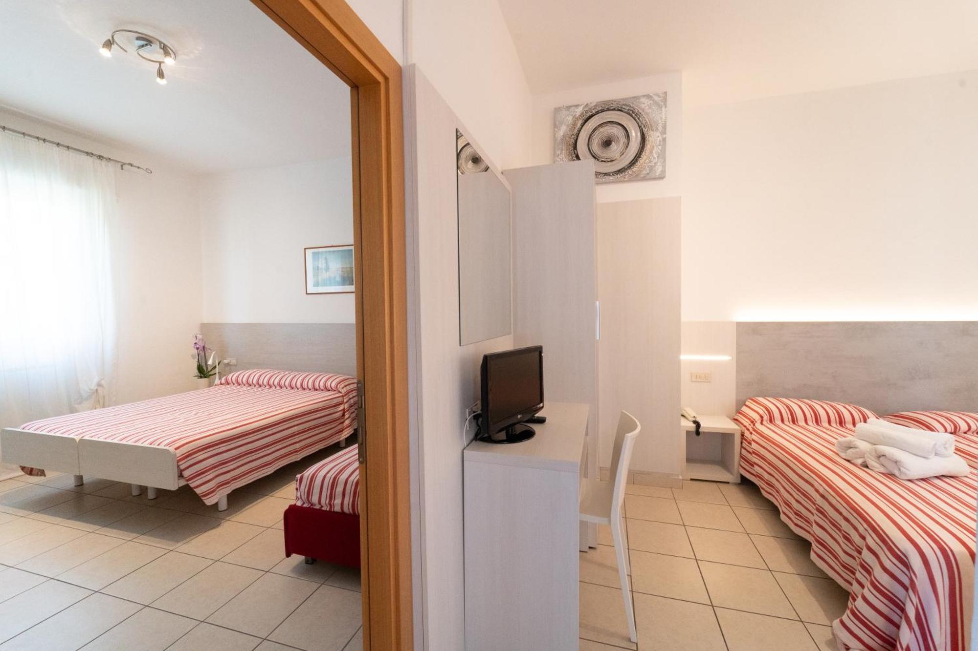 Hotel Dafne Punta Marina Exteriör bild