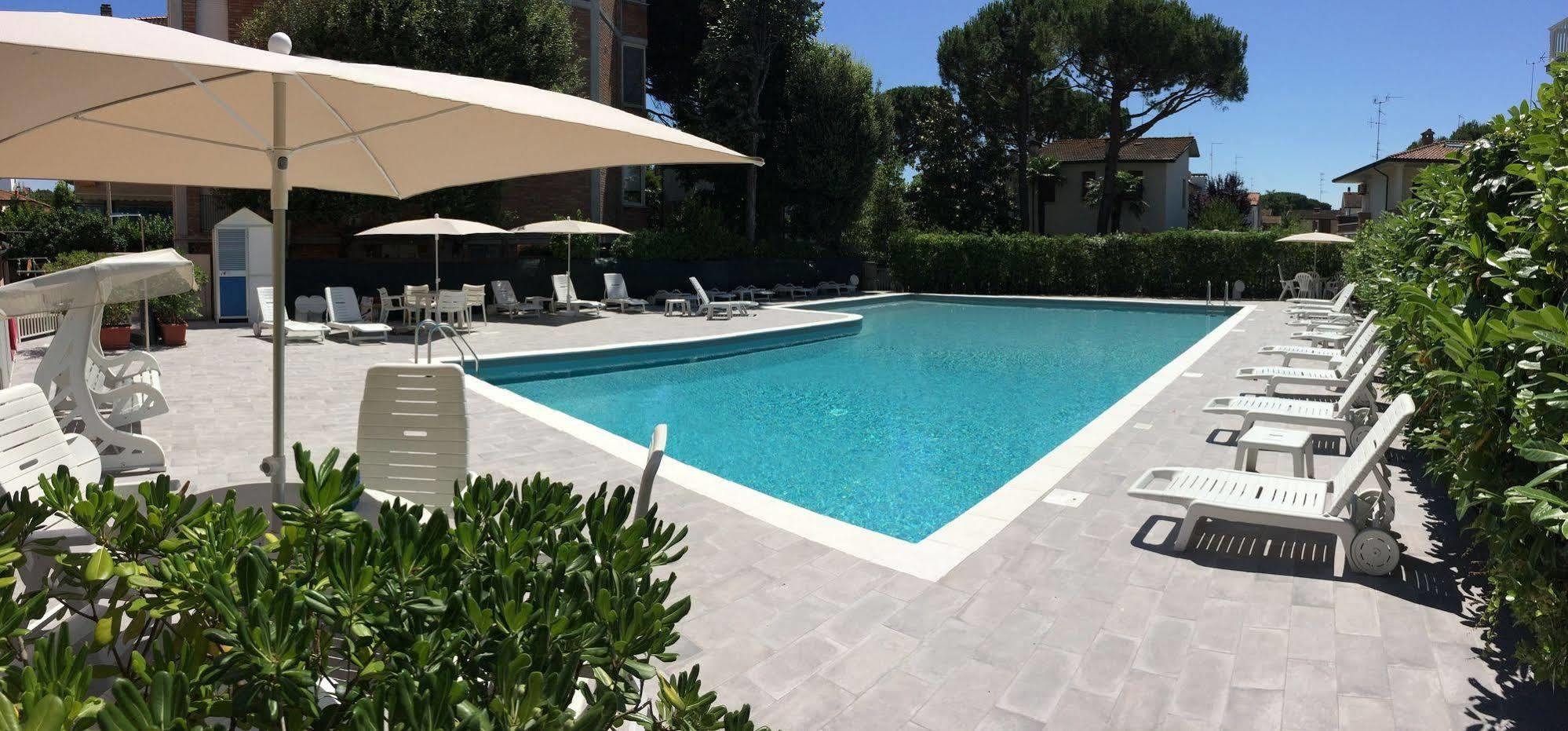 Hotel Dafne Punta Marina Exteriör bild